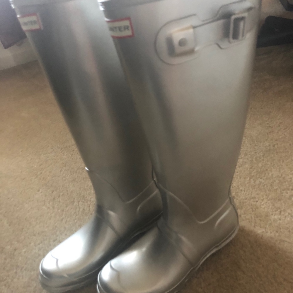 New silver Hunter boots size 8